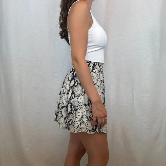 Tobi Snakeskin Mini Skirt - Picture 2 of 9